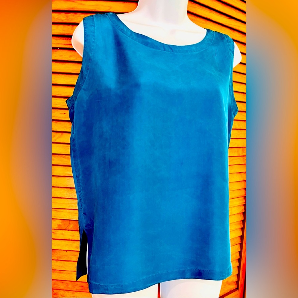Silk peacock blue sleeveless shell hand washable stitched vents@ hem/hips lt wt